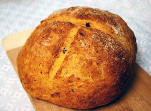 Tomato Basil Roasted Garlic Bread 038