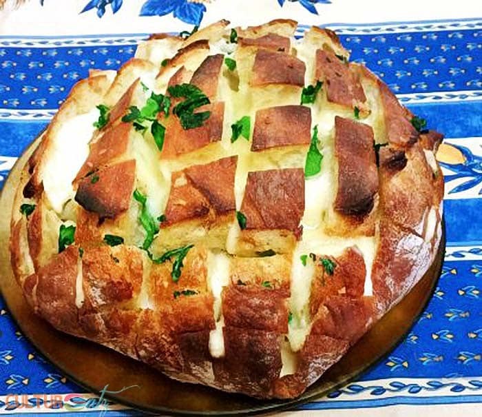 Cheesy Garlic Party bread