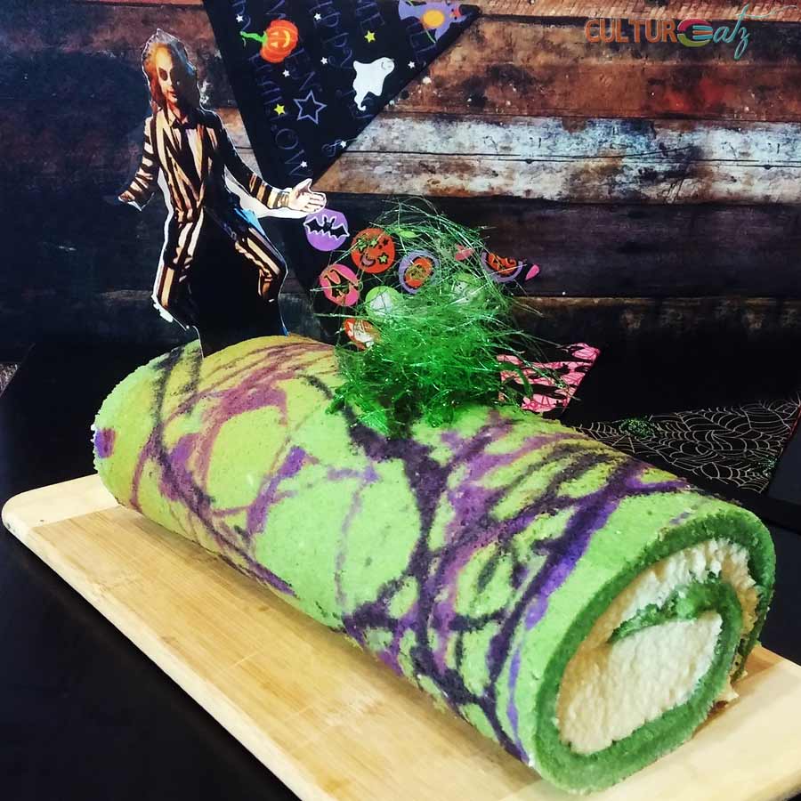 BEETLEJUICE SWISS ROLL CAKE Halloween Roundup