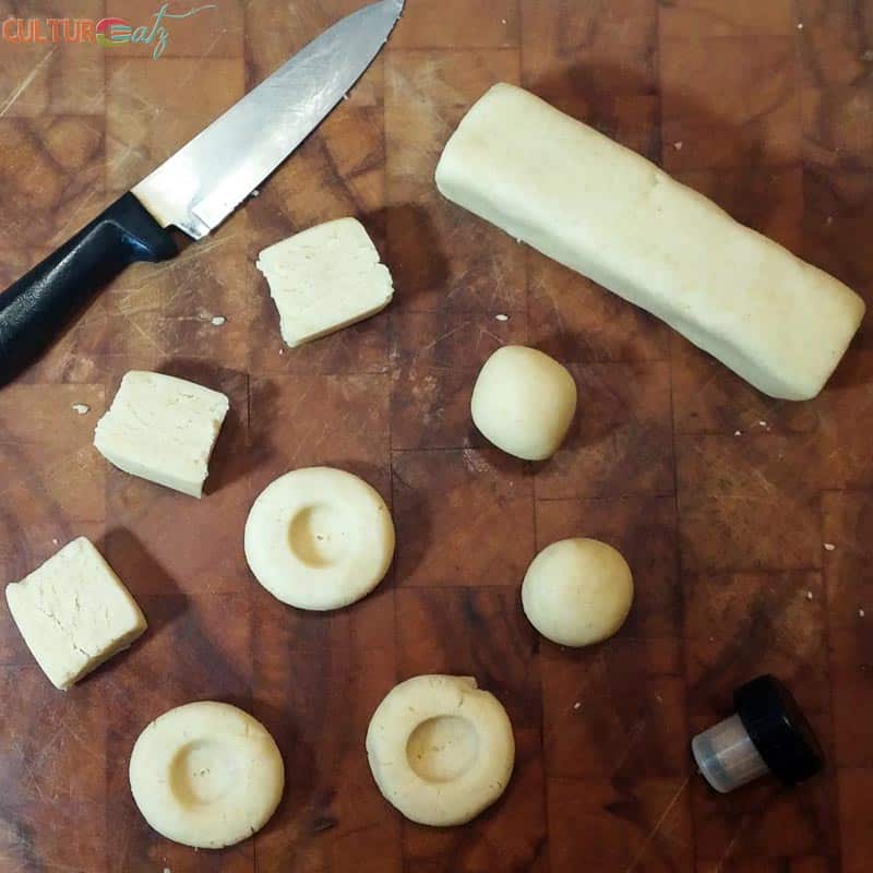 shaping the Husarenkrapferl cookies