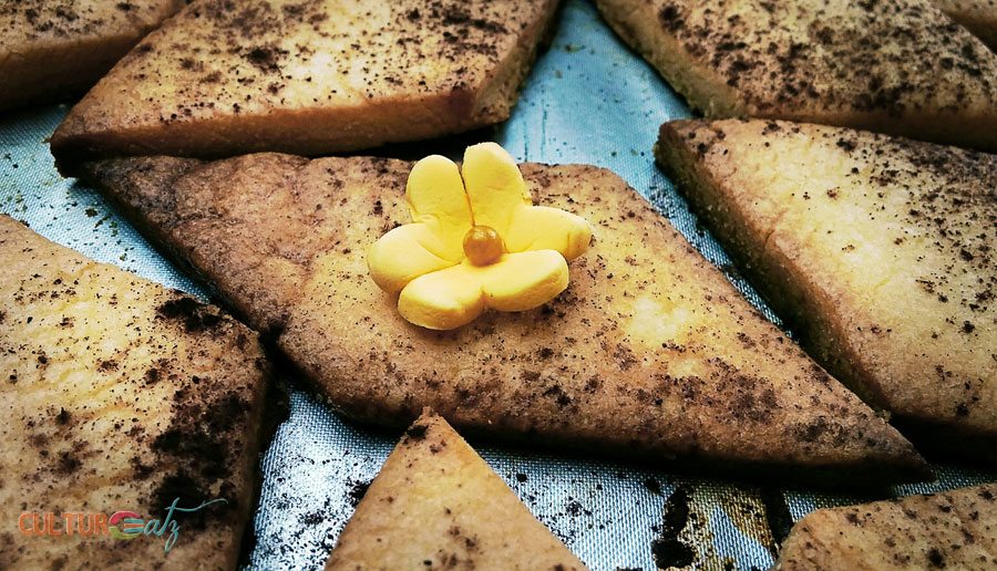 Sitting Pretty Buttercups on Sand Tarts