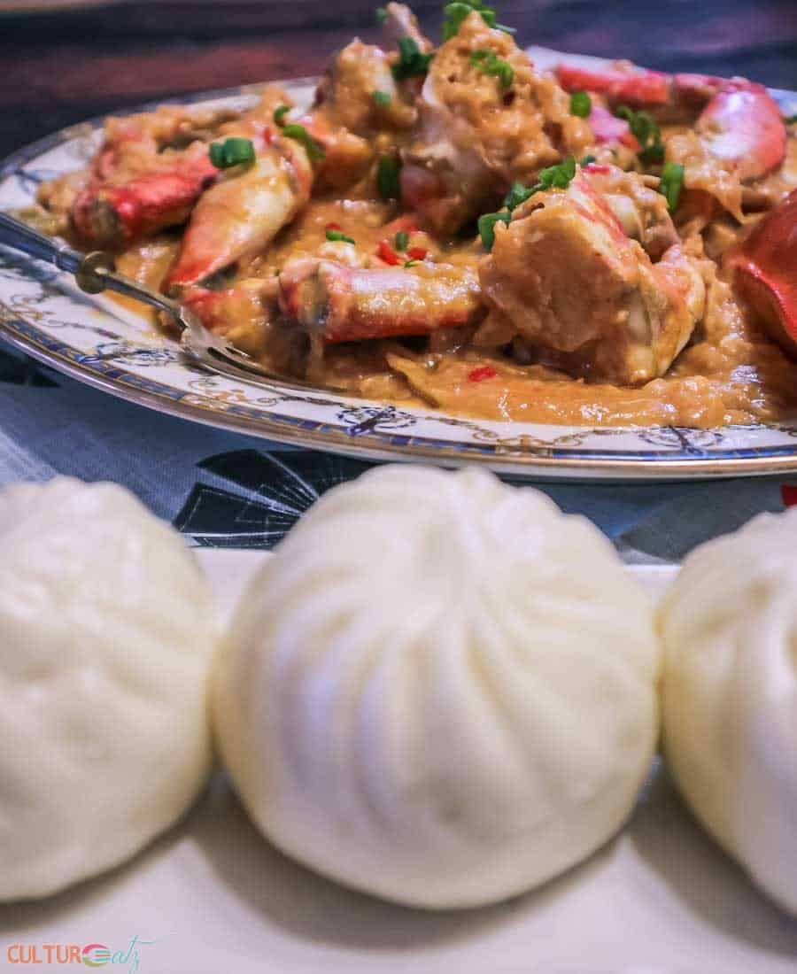 steamed chinese buns with singaporean chili crab